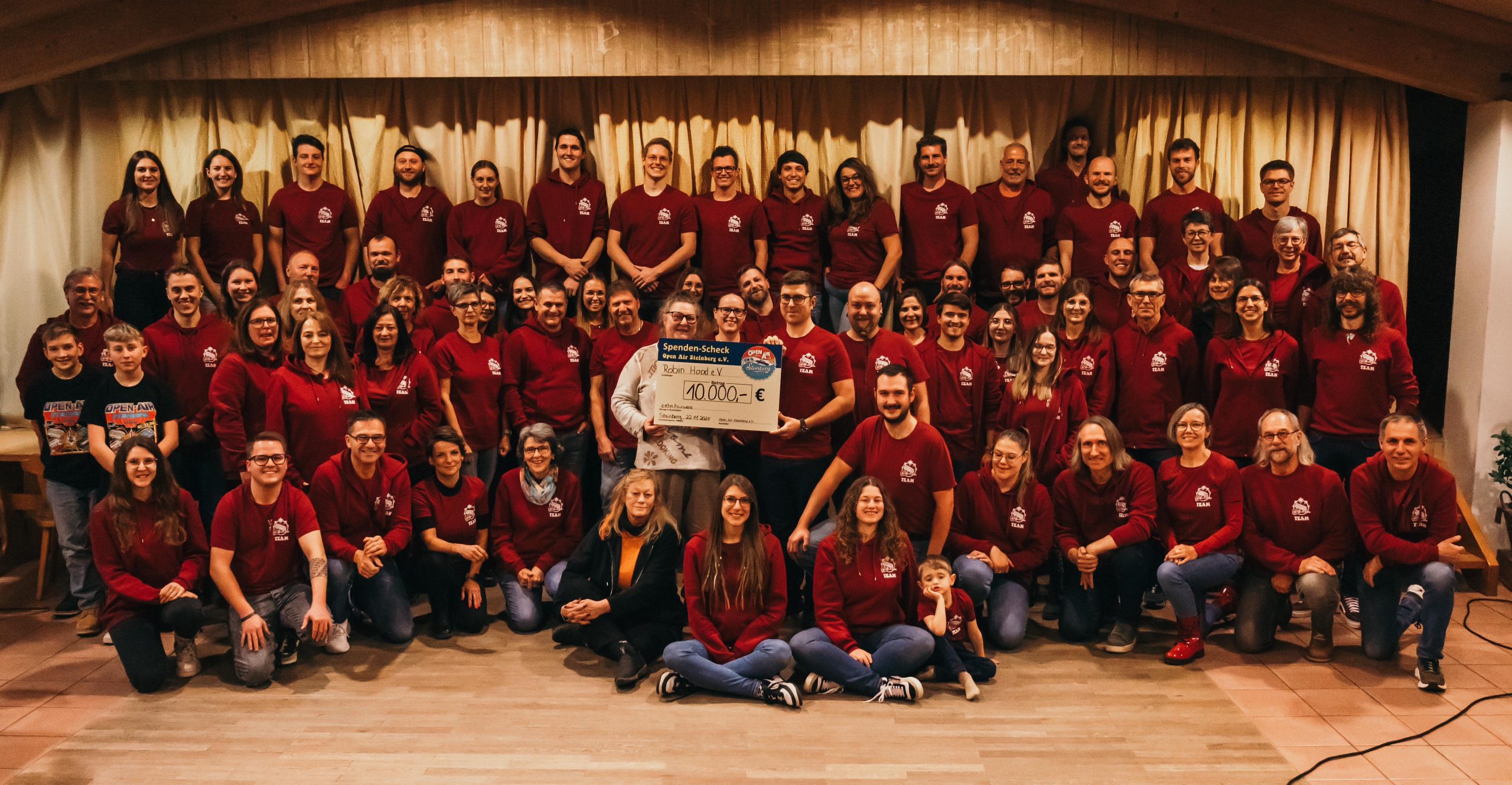 Spendenübergabe: 10.000€ für den Robin Hood e. V.